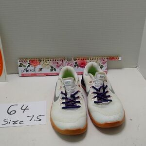 Nike White and Orange Shoes Size 7.5